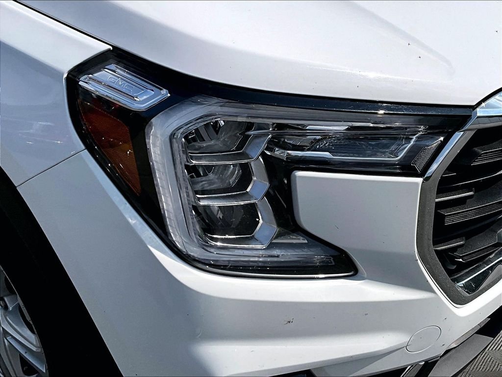 Used 2024 Summit White GMC SLE image 29