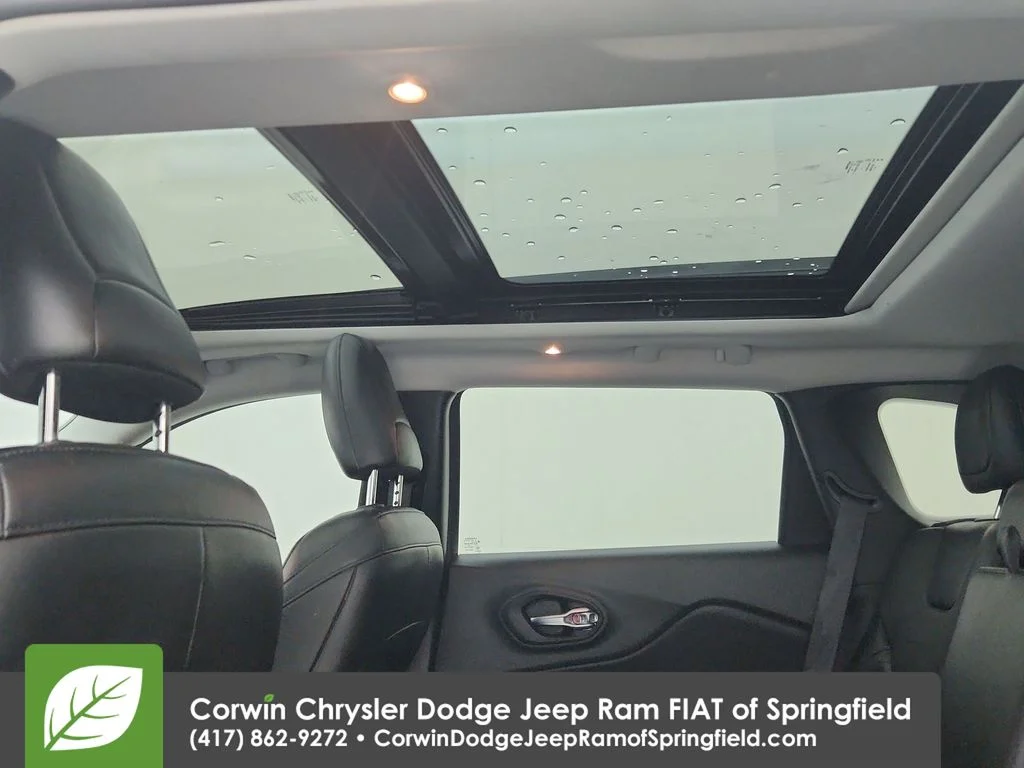 Certified Used 2022 White Jeep Latitude Lux image 28