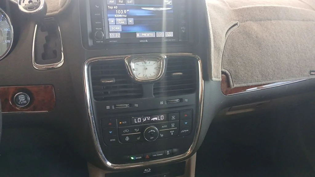 Used 2016 White Chrysler Limited image 12