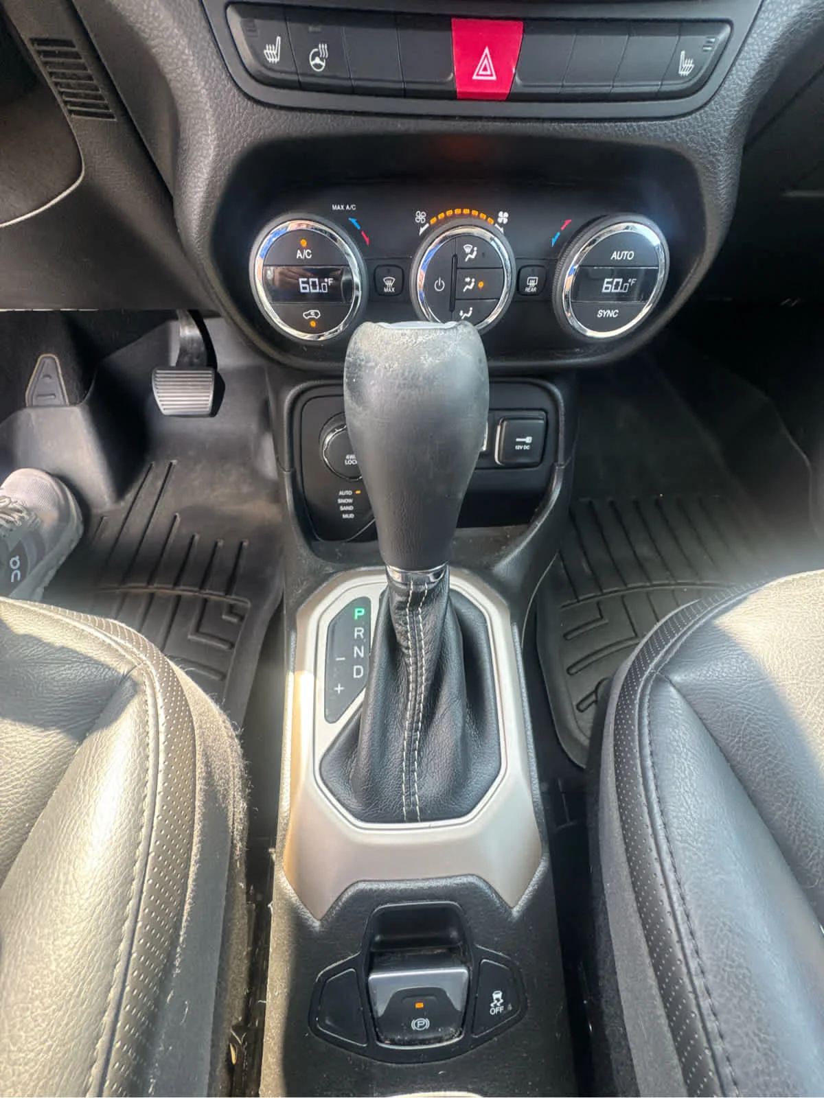 Used 2016 Granite Crystal Clearcoat Metallic Jeep Limited image 17