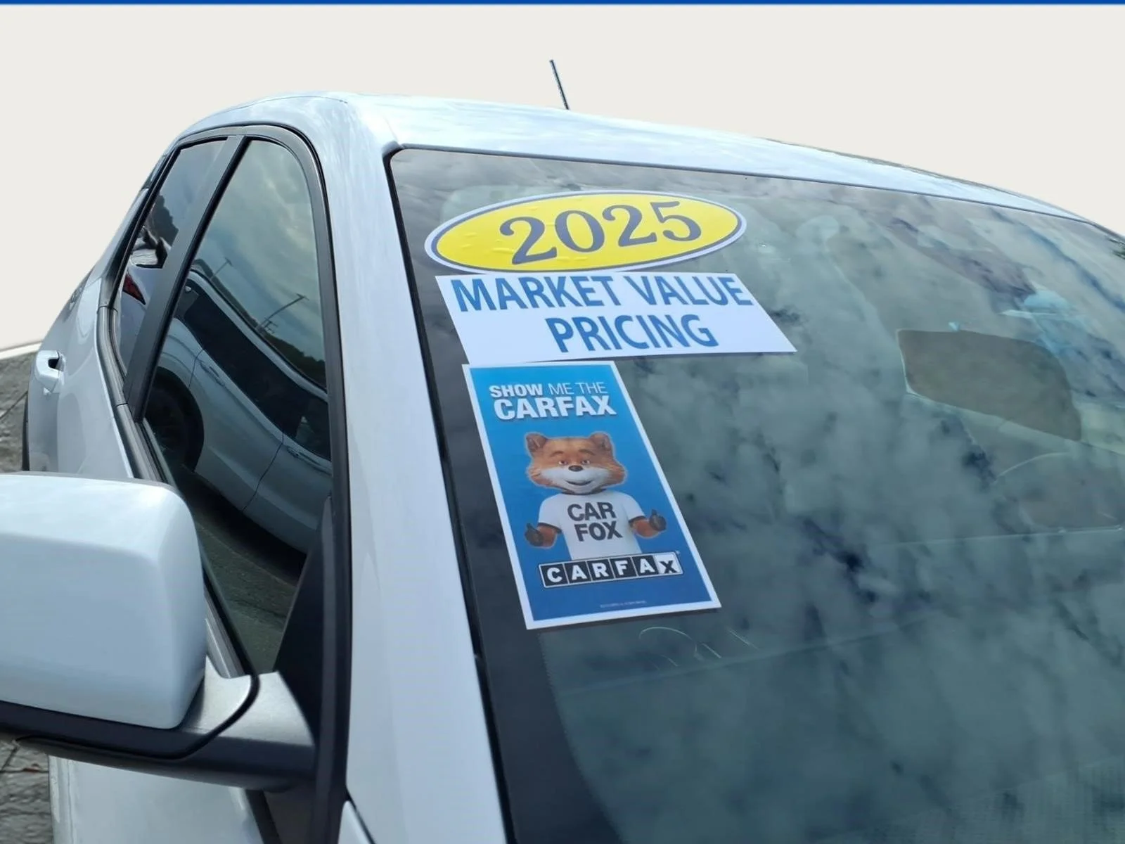 Used 2025 Summit White Chevrolet LT image 9