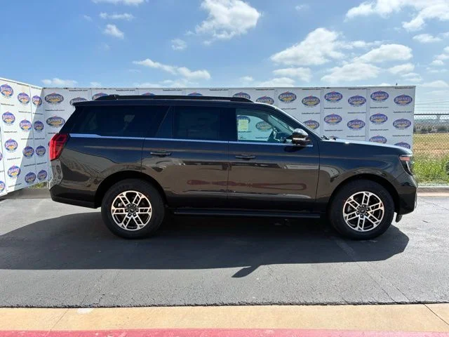 2026 Ford Expedition Active's photo
