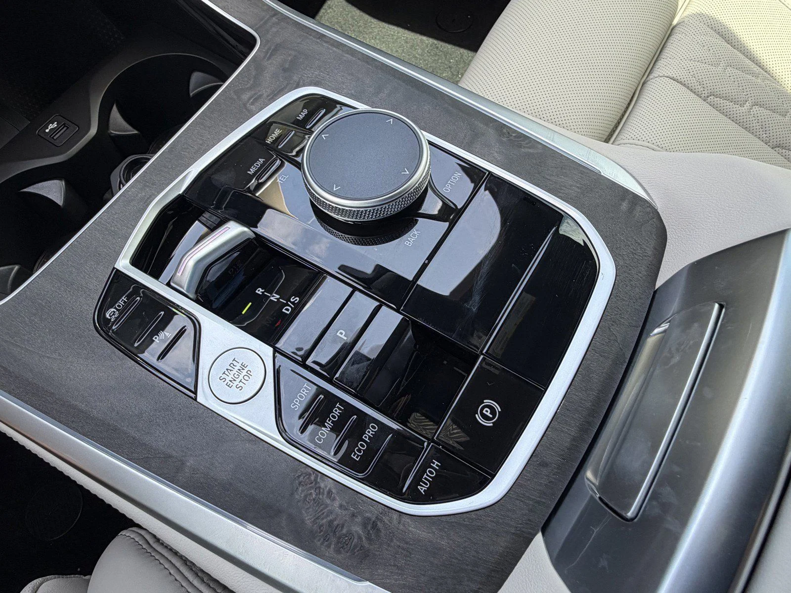 New 2026 Dravit Grey Metallic BMW sDrive40i image 31