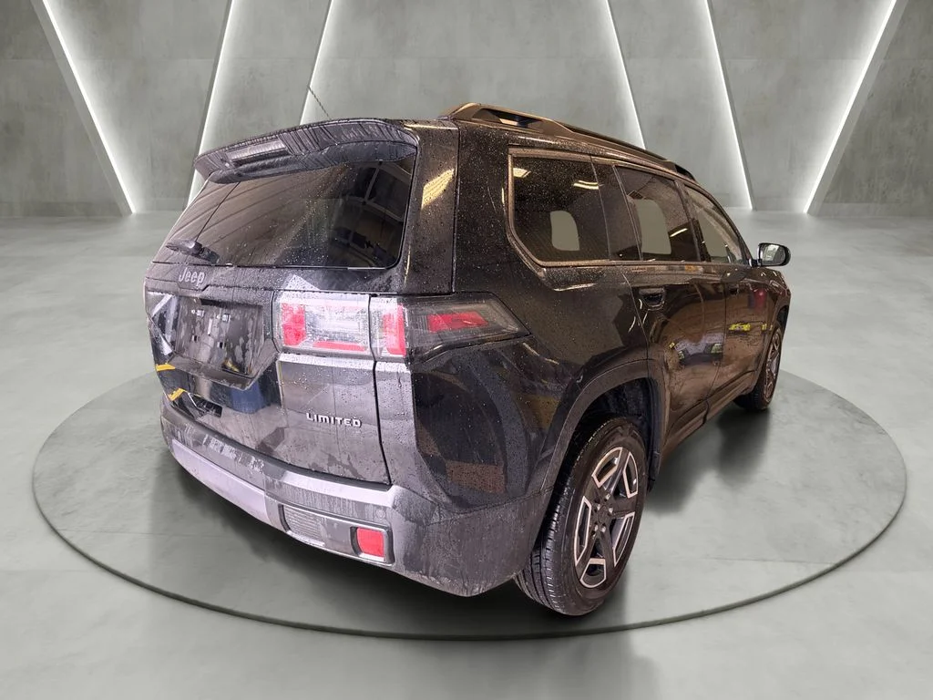 New 2026 Diamond Black Crystal Pearlcoat Jeep Limited image 5