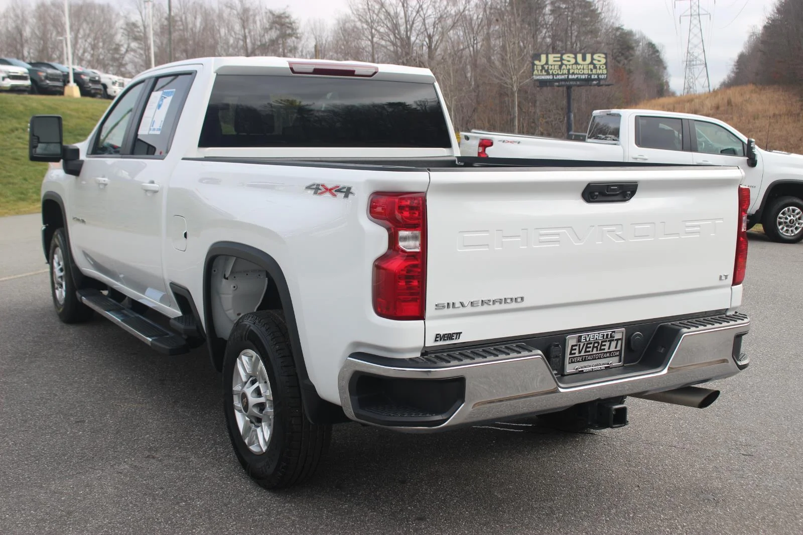 Used 2025 Summit White Chevrolet LT image 5