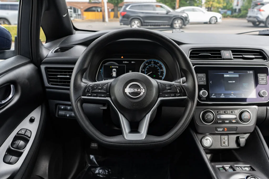 Used 2025 Blue Nissan S image 12