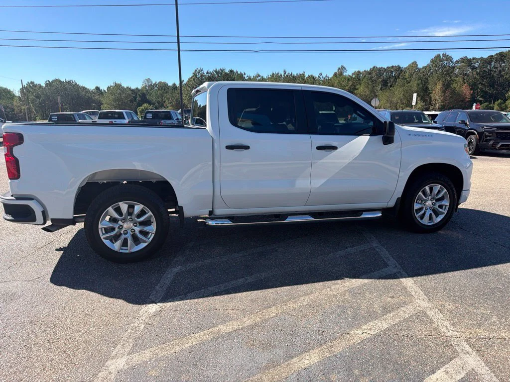 Used 2022 SUMMIT WHITE Chevrolet Custom image 6