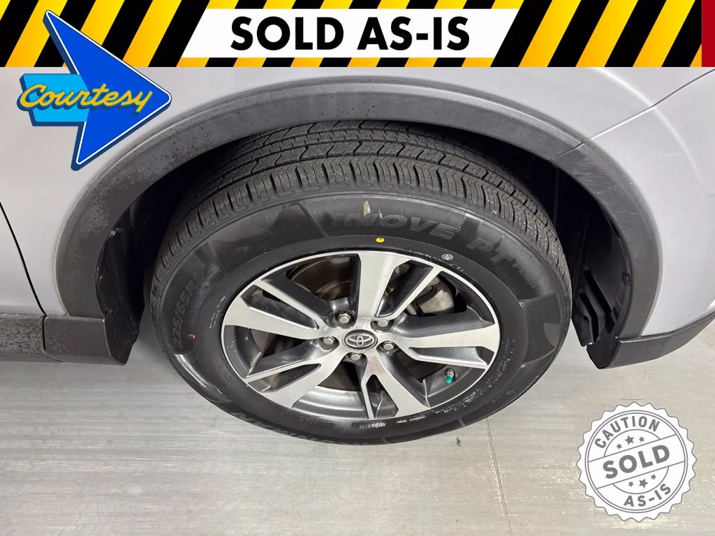 Used 2017 Silver Toyota XLE image 9