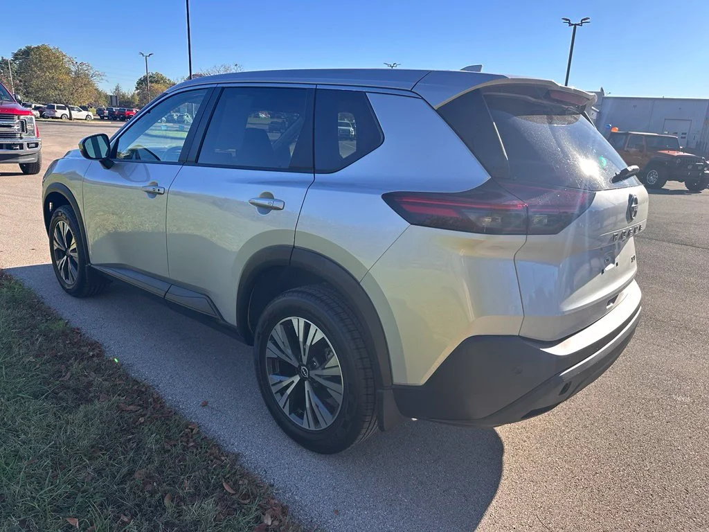 Used 2022 Silver Nissan SV image 9