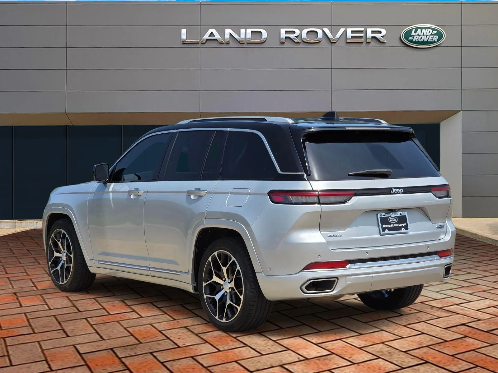 Used 2022 Silver Zynith Jeep Summit Reserve image 6