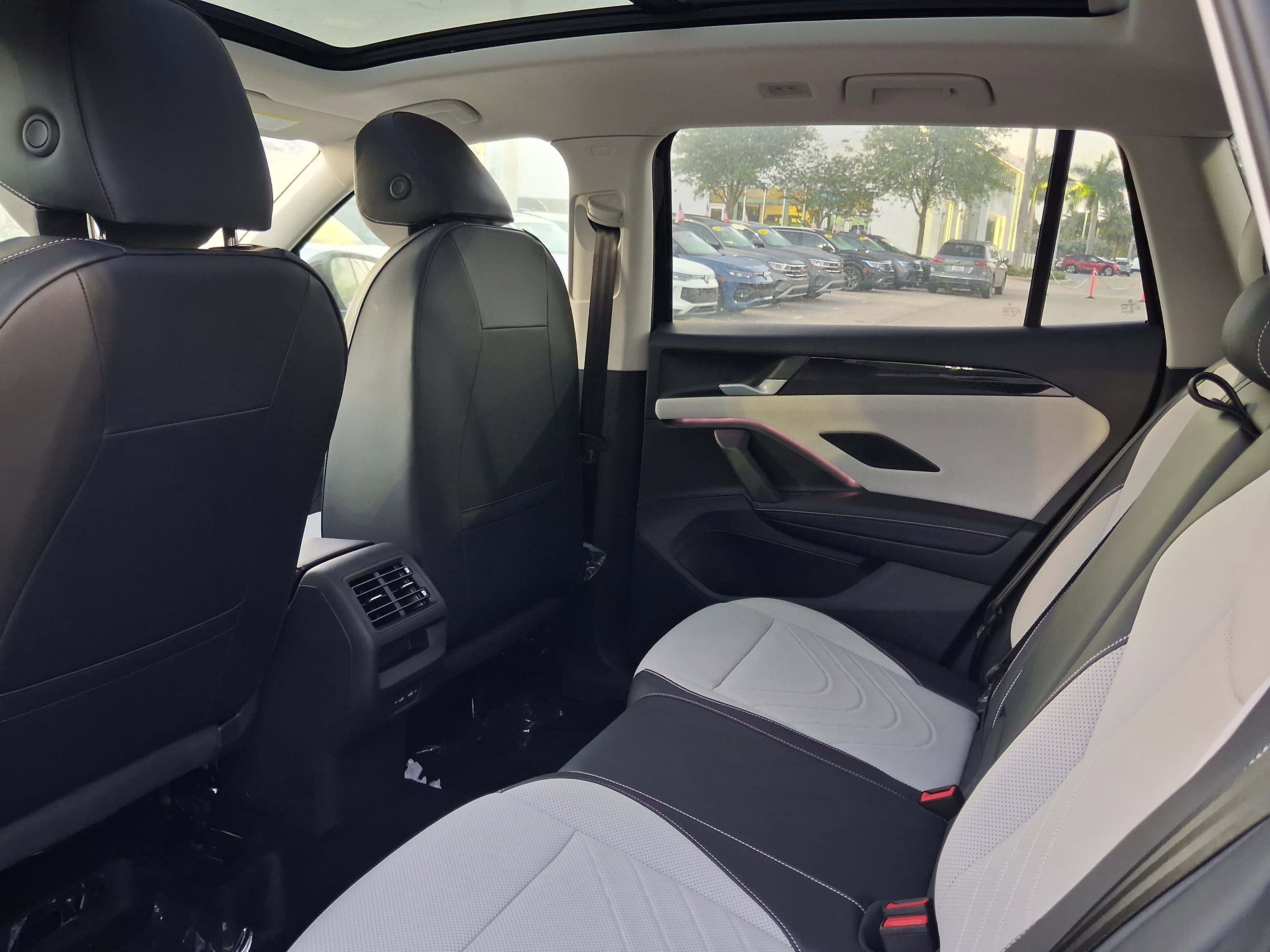 New 2026 Black Volkswagen 2.0T SE image 5