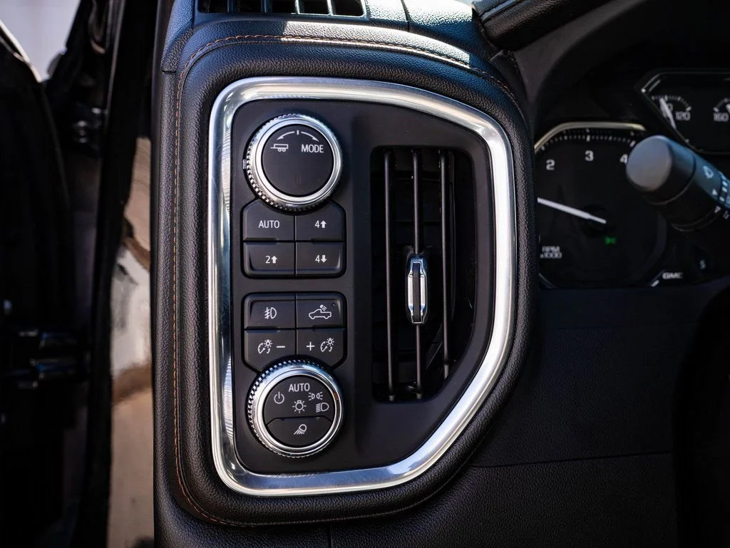 Used 2023 Ebony Twilight Metallic GMC AT4 image 39