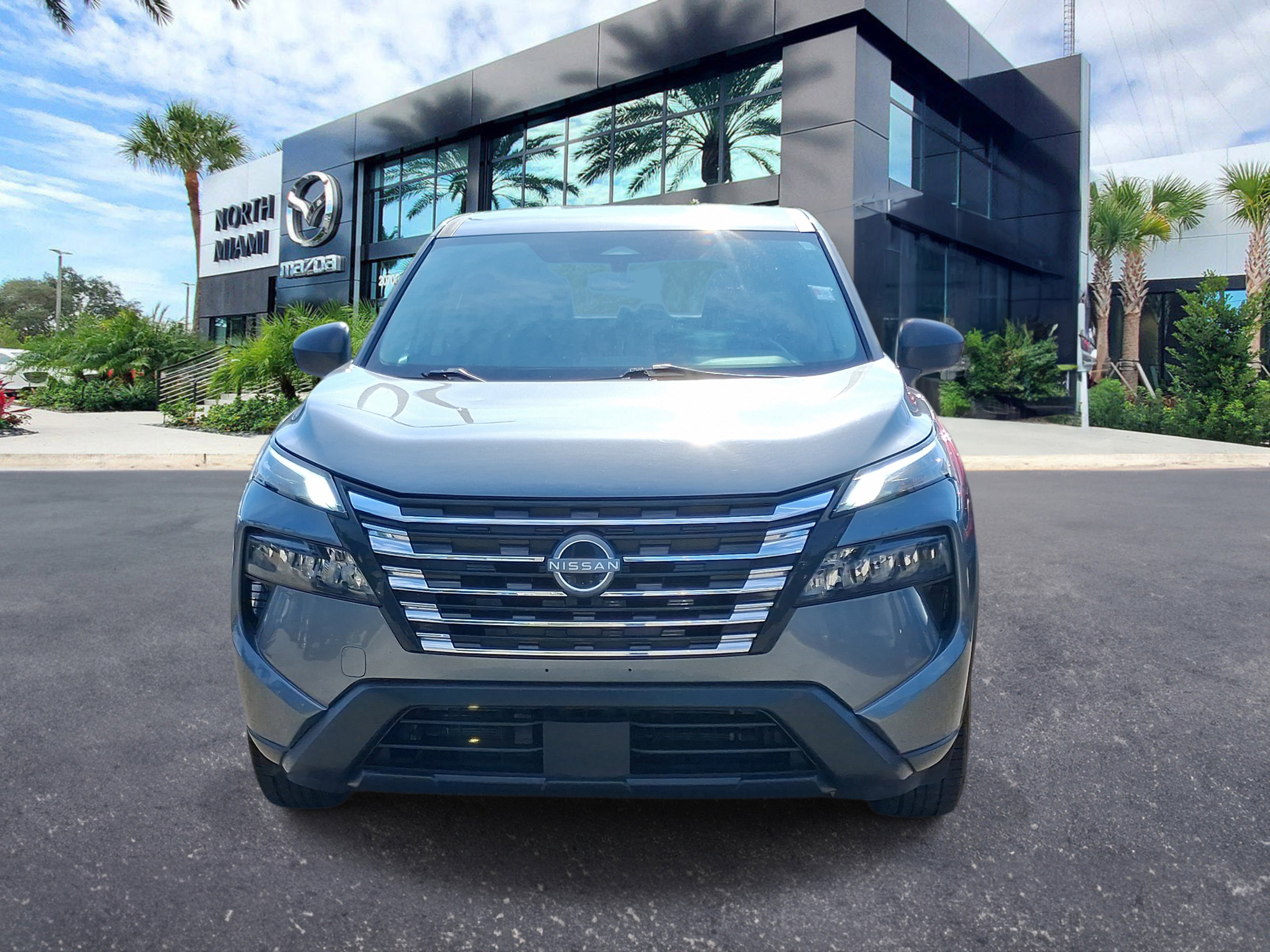 Used 2024 Gray Nissan S image 2