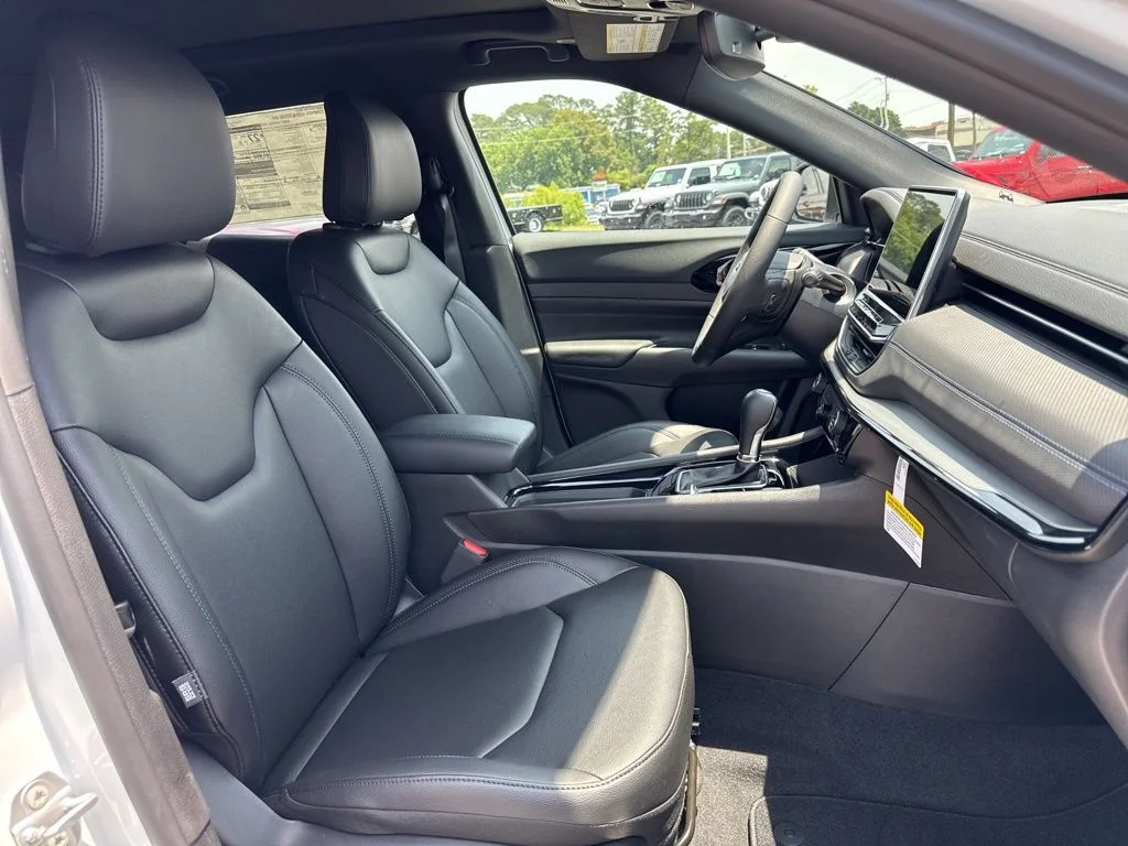 2025 Jeep Compass Limited - Photo 24