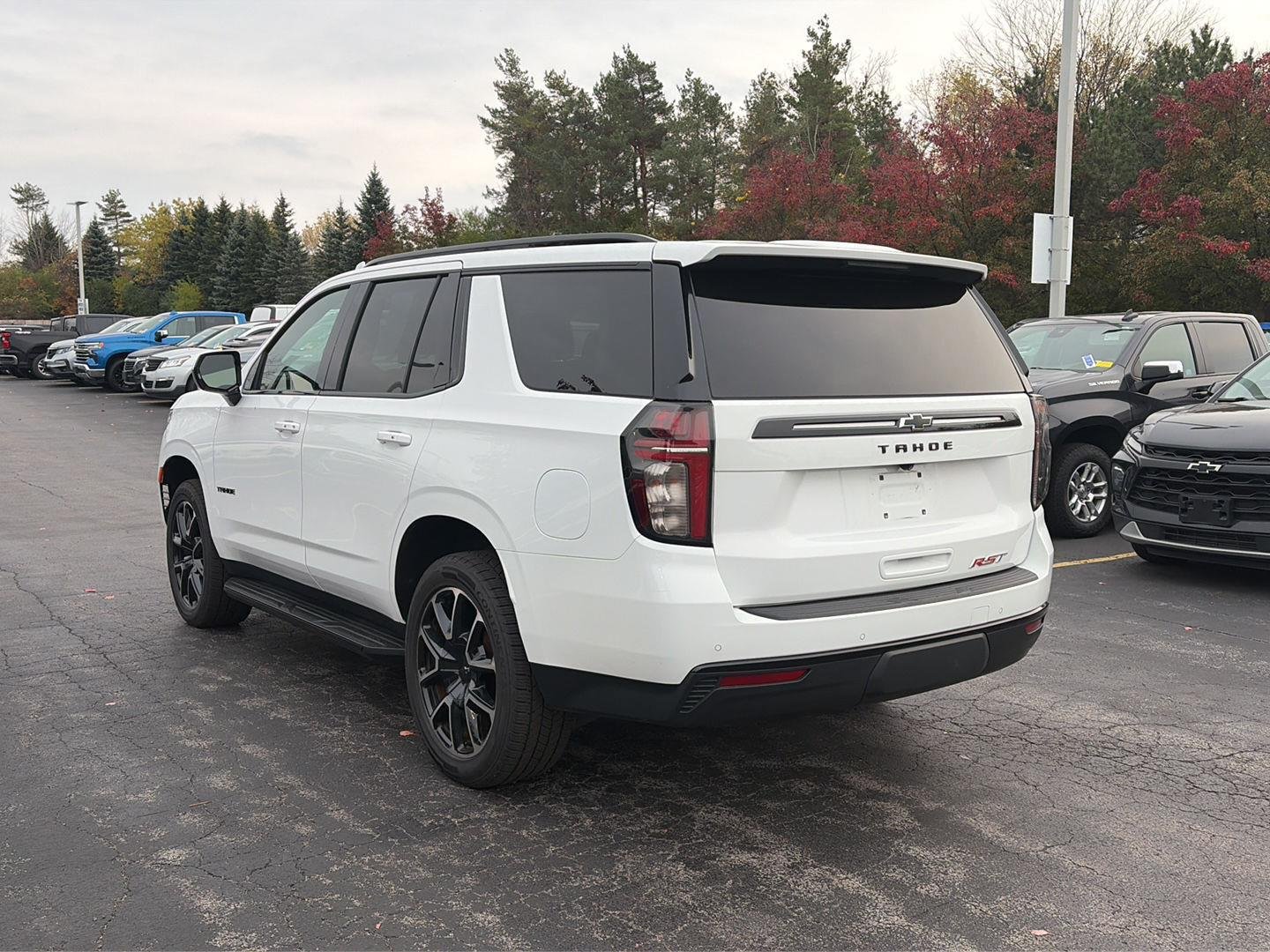 Used 2023 Wh Chevrolet  image 5