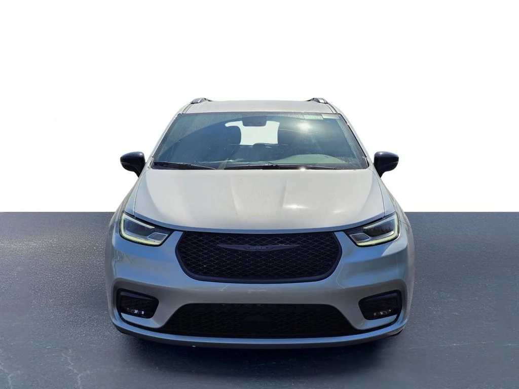 New 2026 Silver Mist Clear-Coat Exterior Paint Chrysler Select image 2