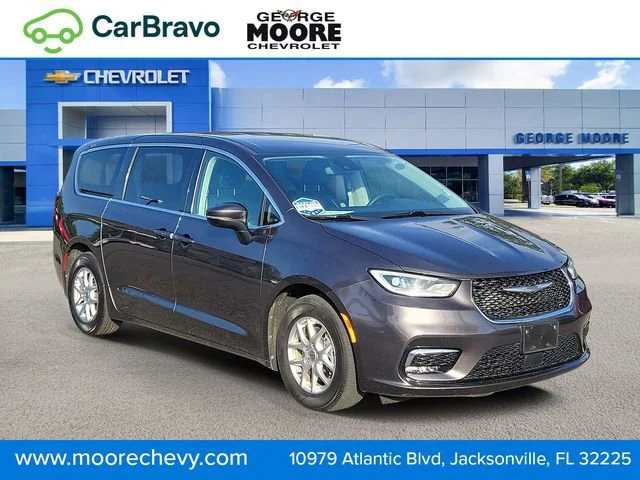 2023 Chrysler Pacifica Touring L's photo