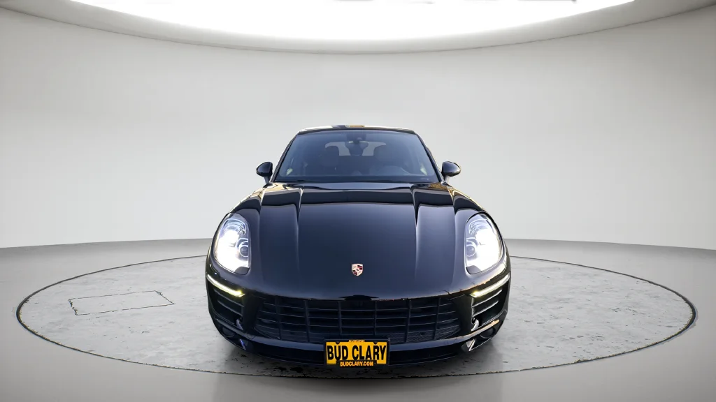 Used 2018  Porsche Base image 2