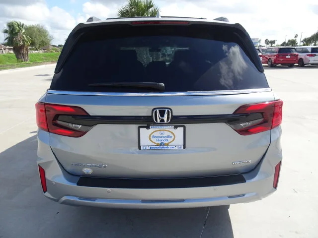 New 2027 Solar Silver Metallic Honda Touring image 5