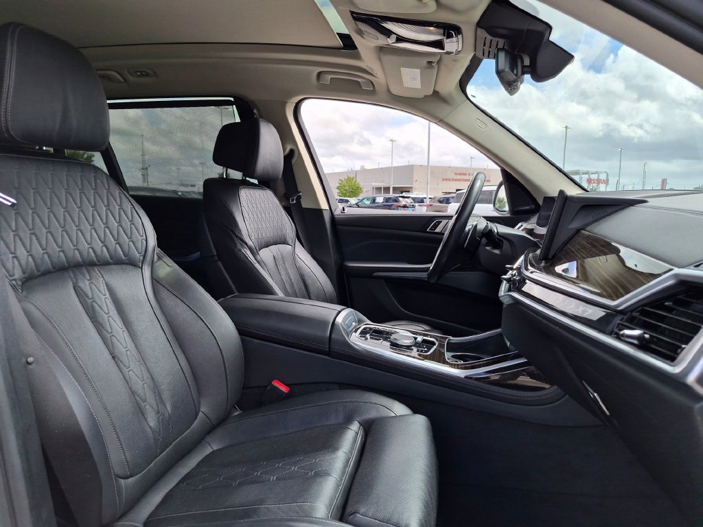 Used 2023 White BMW xDrive40i image 29