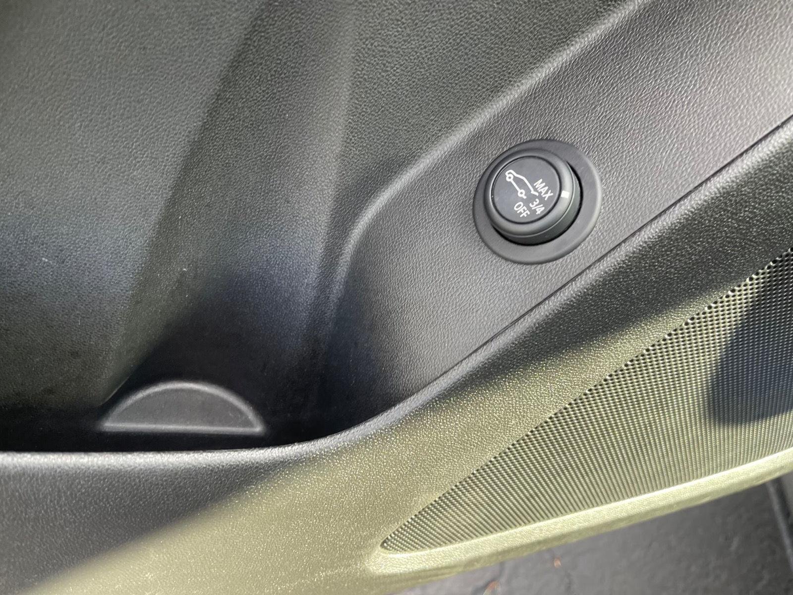 Used 2024  Chevrolet  image 17