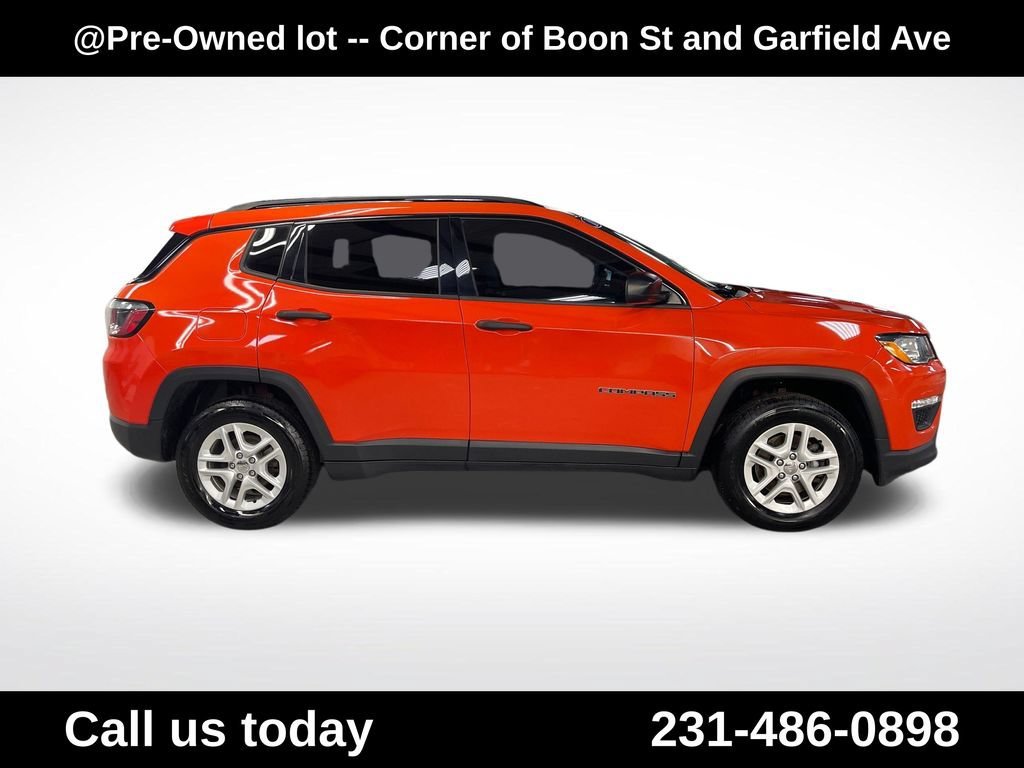 Used 2018  Jeep Sport image 6