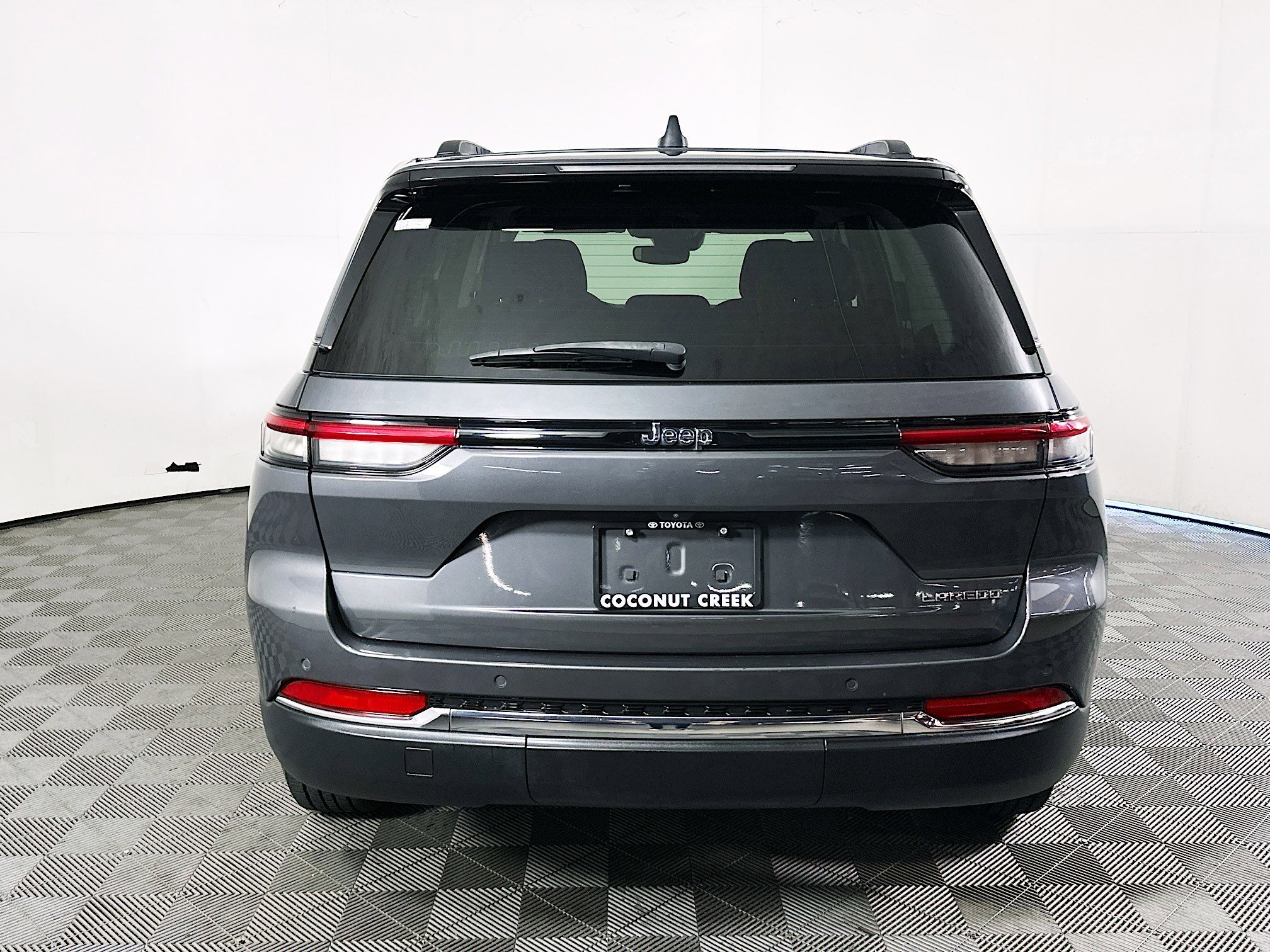 2023 Jeep Grand thumbnail 6