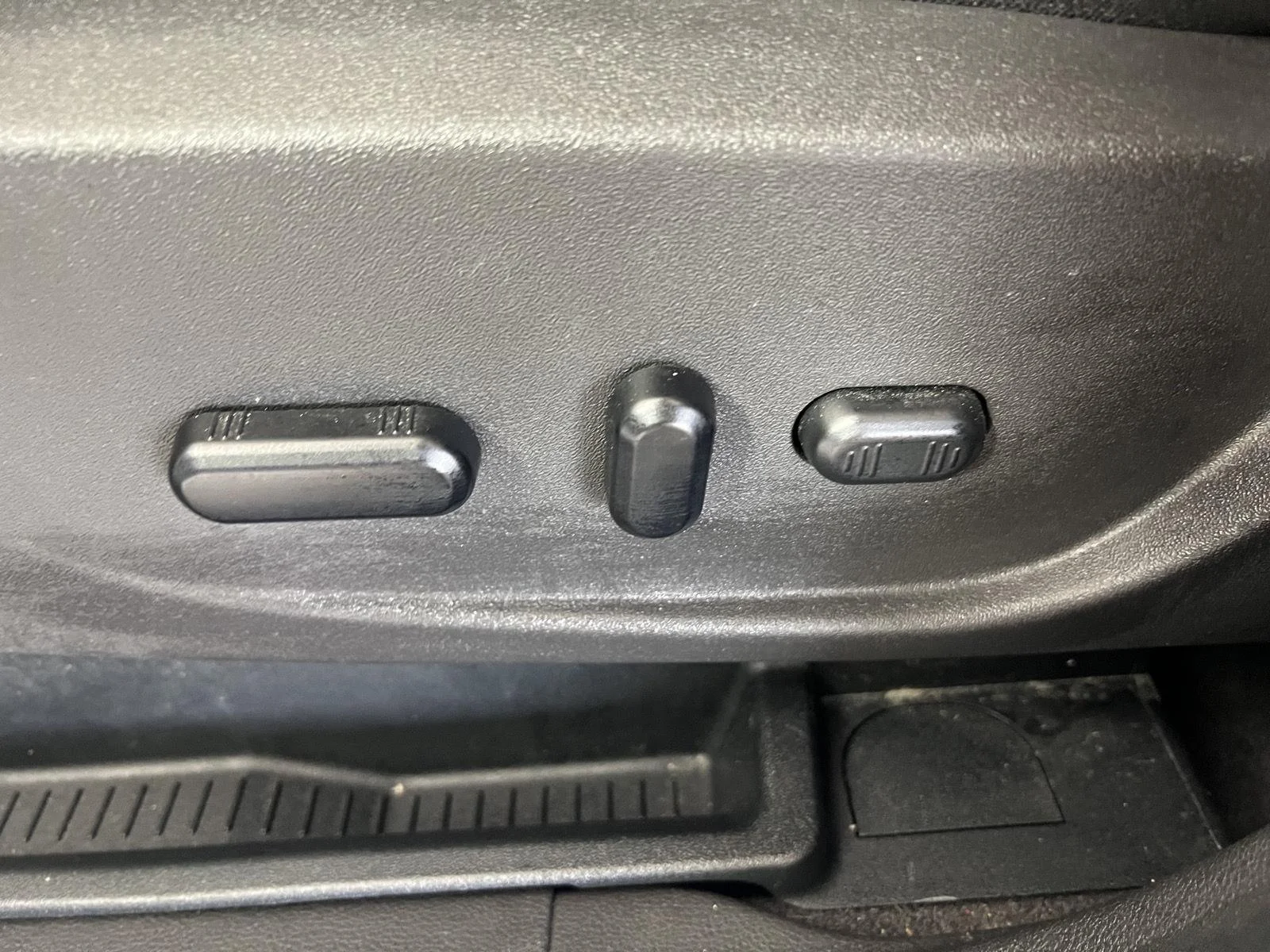 Used 2019 Oxford White Ford SEL image 7