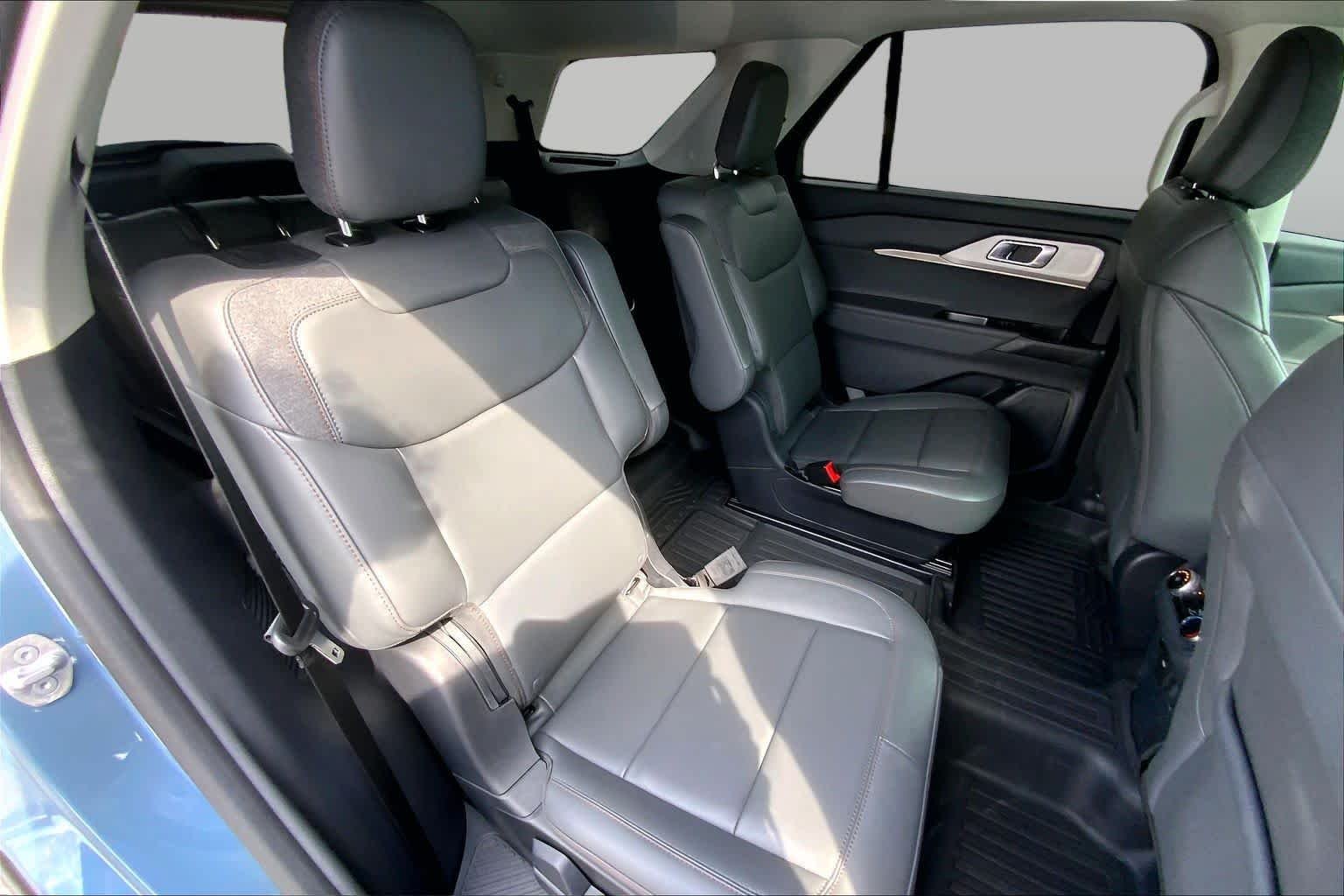 Used 2025 Vapor Blue Ford Active image 20