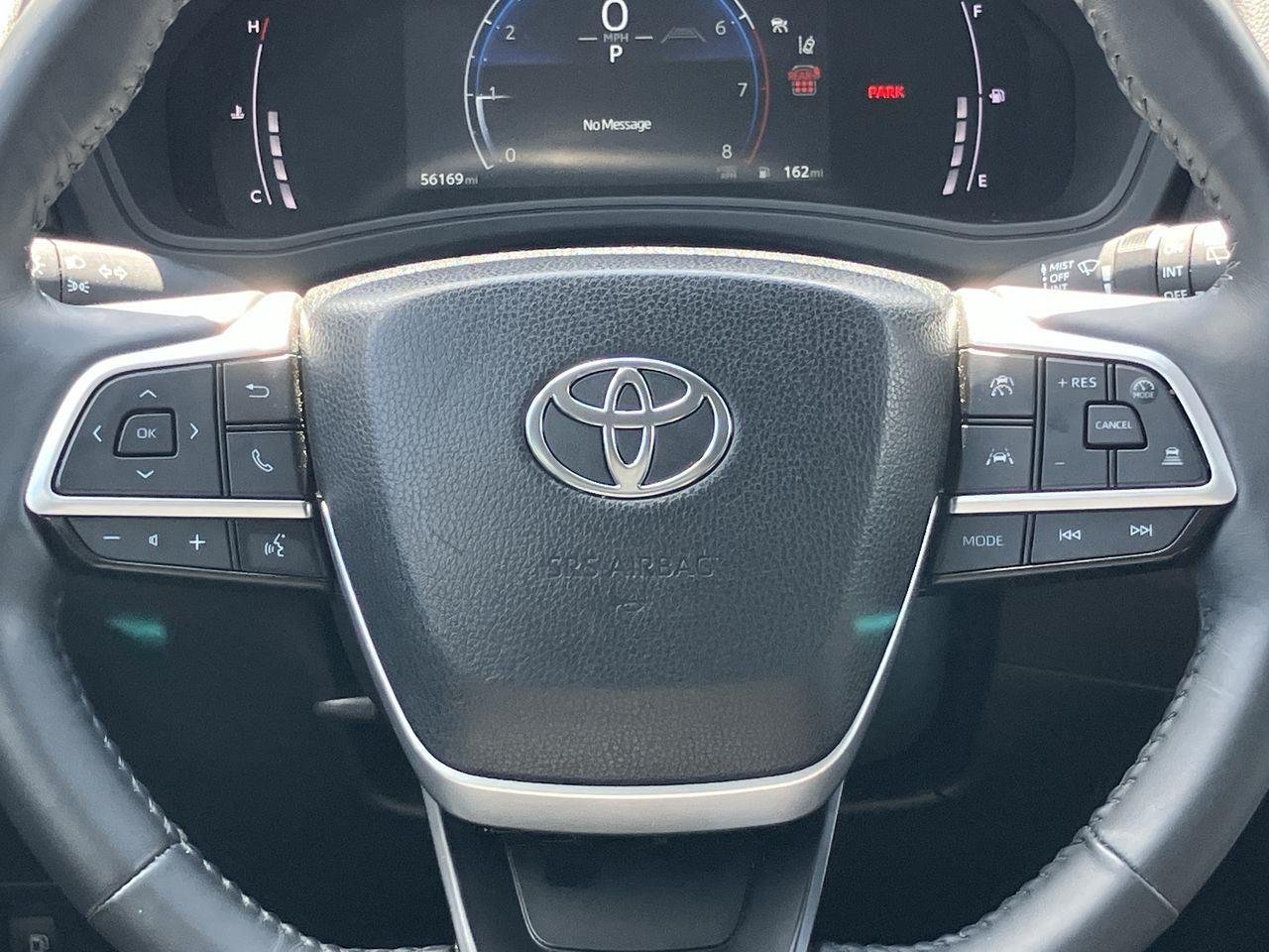 Used 2024 White (Wind Chill Pearl) Toyota XLE AWD image 19