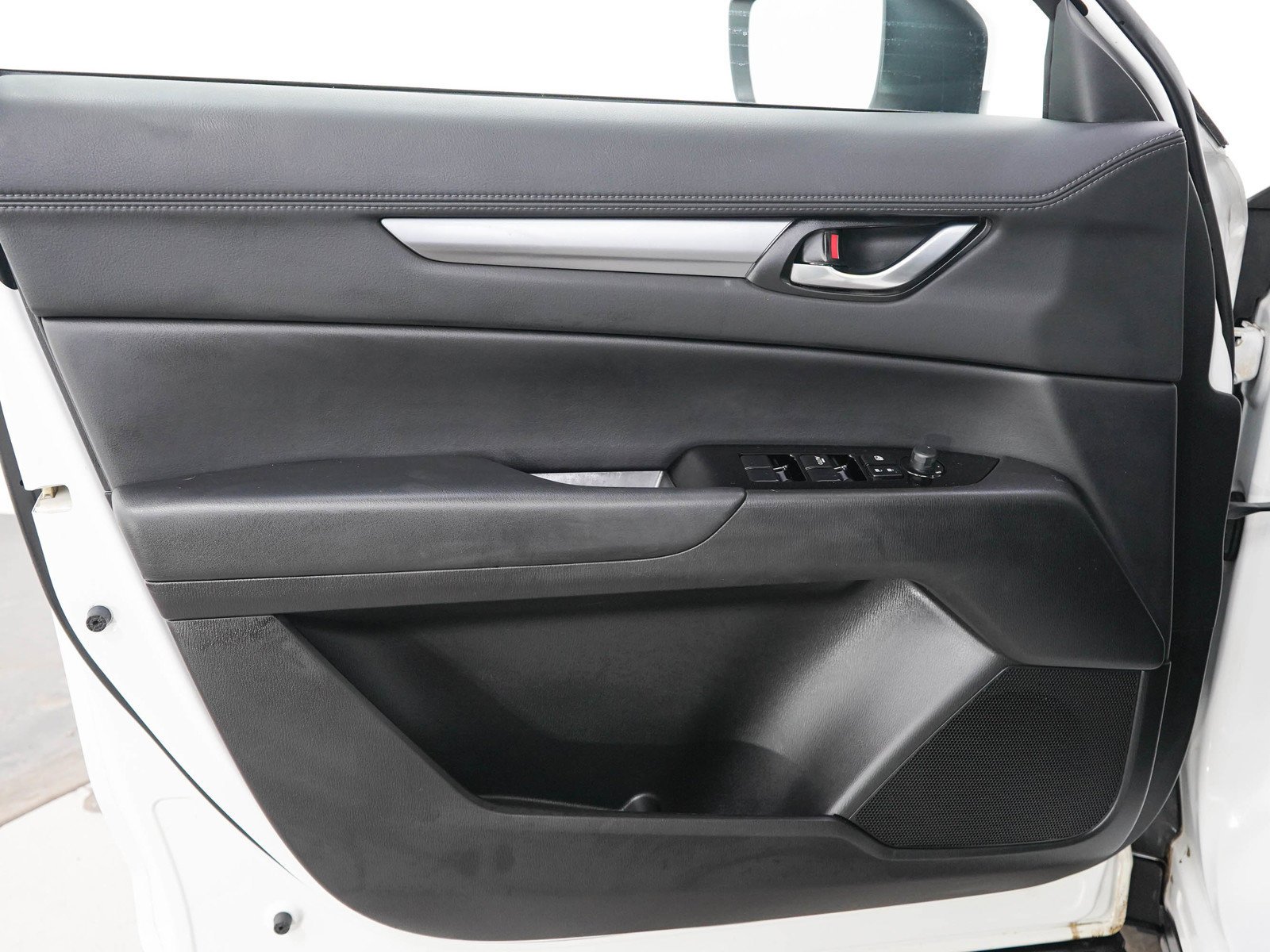 Used 2017 Snowflake White Pearl Mica Mazda Touring image 20