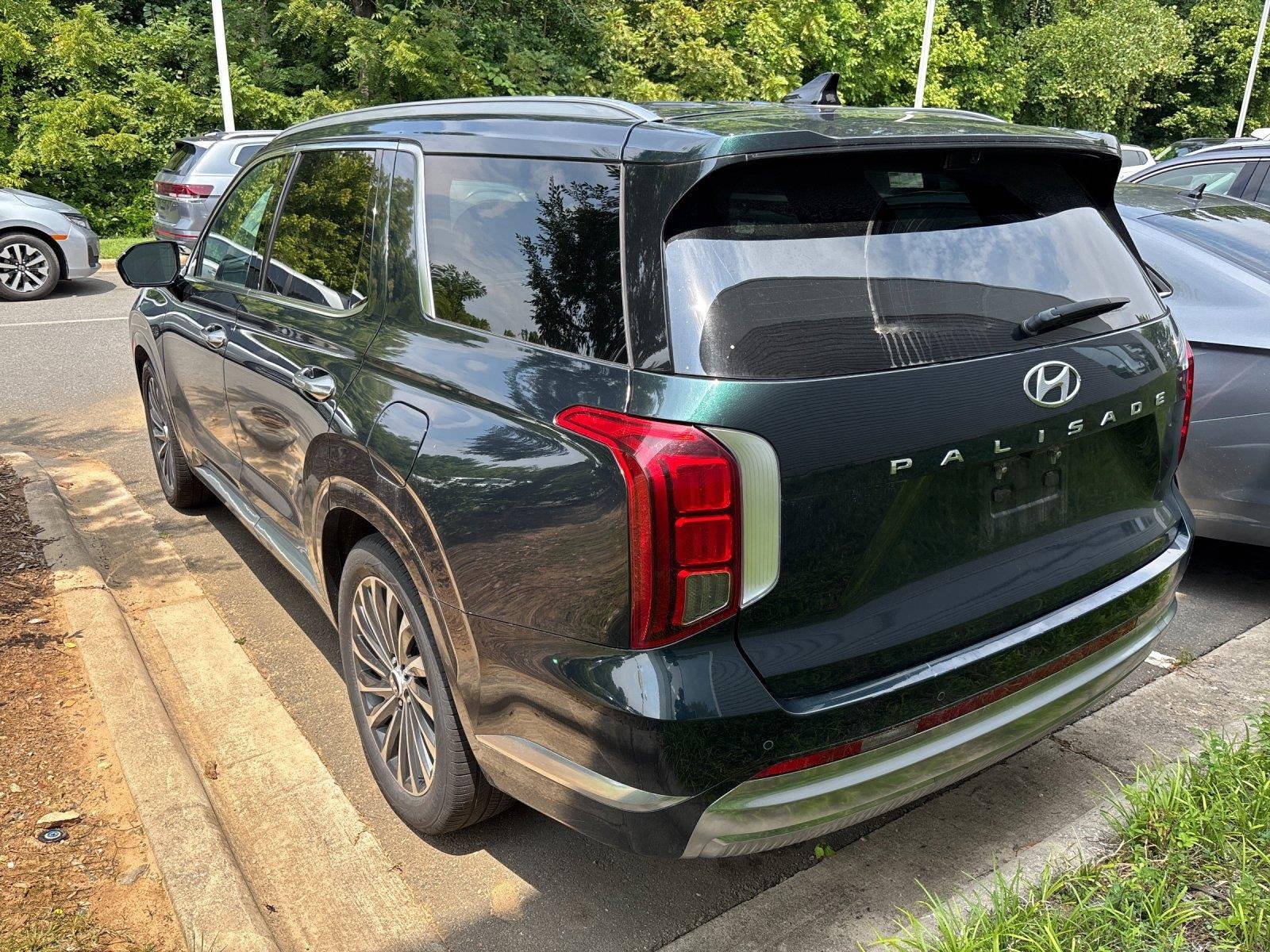 Used 2024 Robust Emerald Hyundai Calligraphy image 4