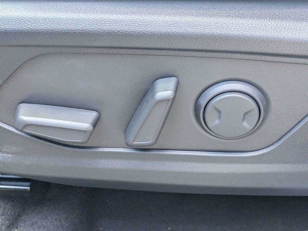 New 2026 Silver Hyundai SEL Premium FWD image 21