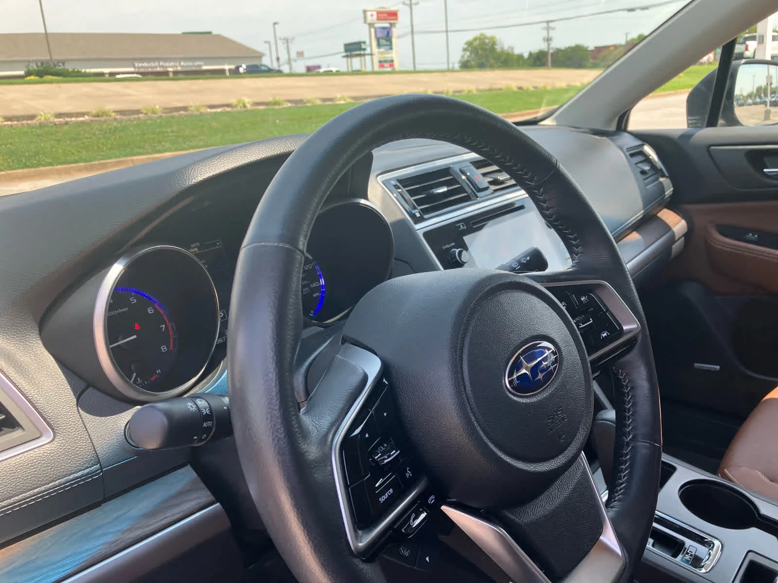 Used 2019 Crystal Black Silica Subaru Touring image 9