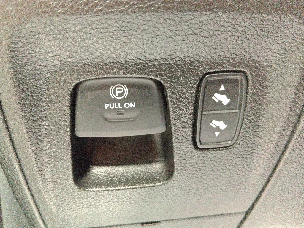 Used 2021 Black Ram Laramie image 21