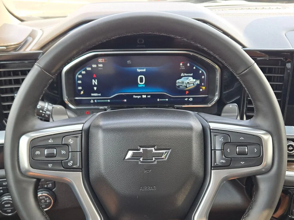 Used 2025 Black Chevrolet RST image 33