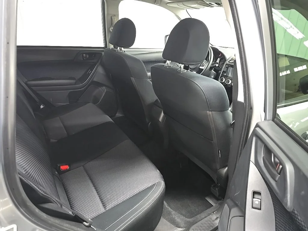 Used 2018 Ice Silver Metallic Subaru 2.5i Premium image 18