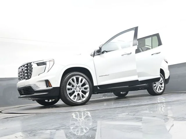 Used 2025 White GMC Denali image 43