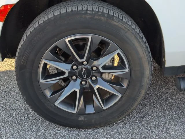 Used 2021 White Chevrolet Z71 image 9