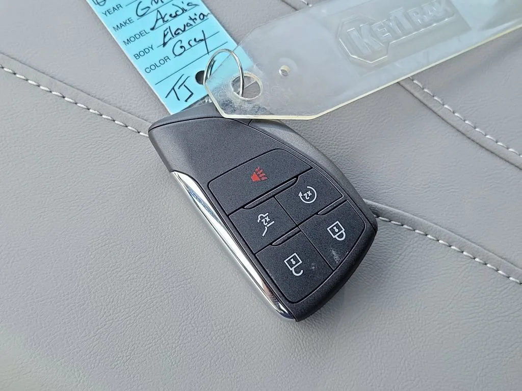 New 2026 Sterling Metallic GMC Elevation image 26