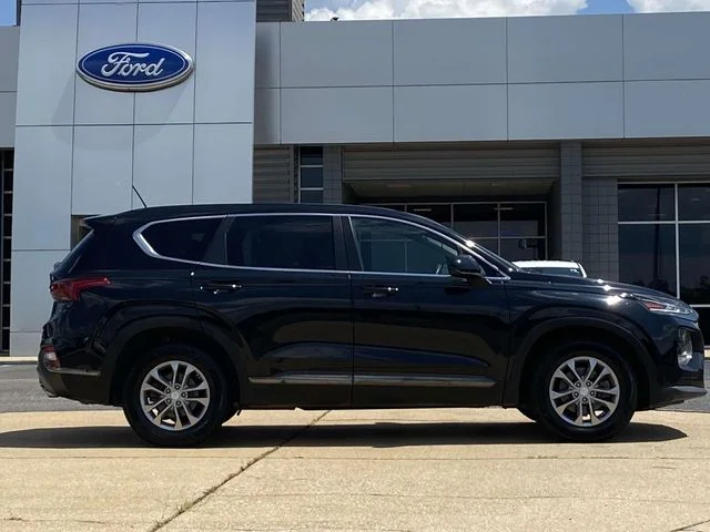 Used 2019 Black Hyundai SE image 2
