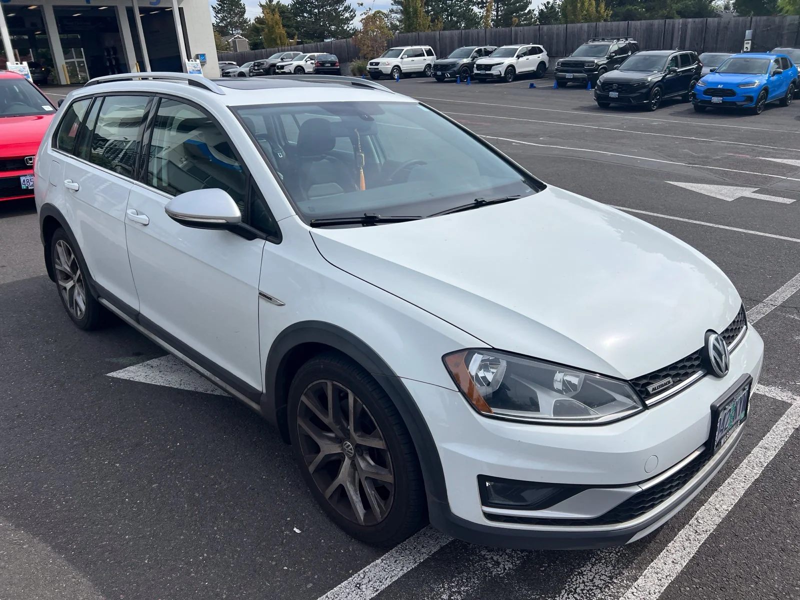 Used 2017 Pure White Volkswagen TSI SEL 4Motion image 3