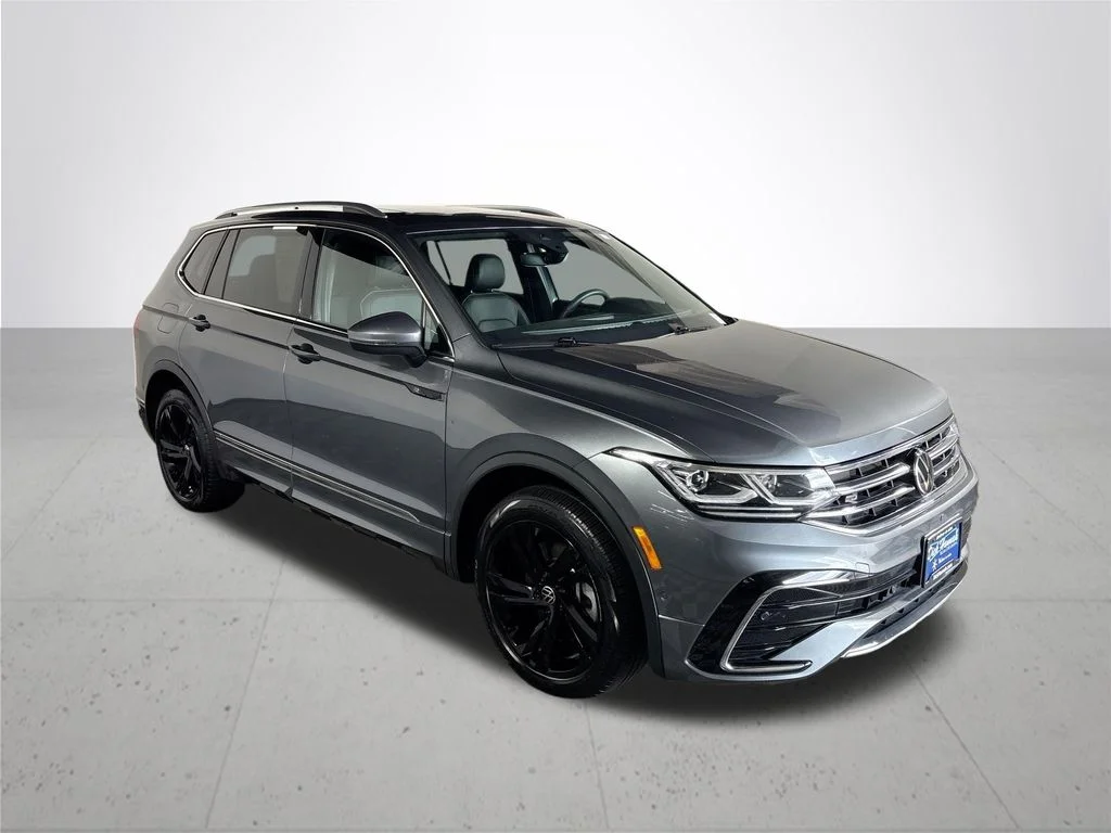 Used 2024 Gray Volkswagen 2.0T SEL R-Line image 4