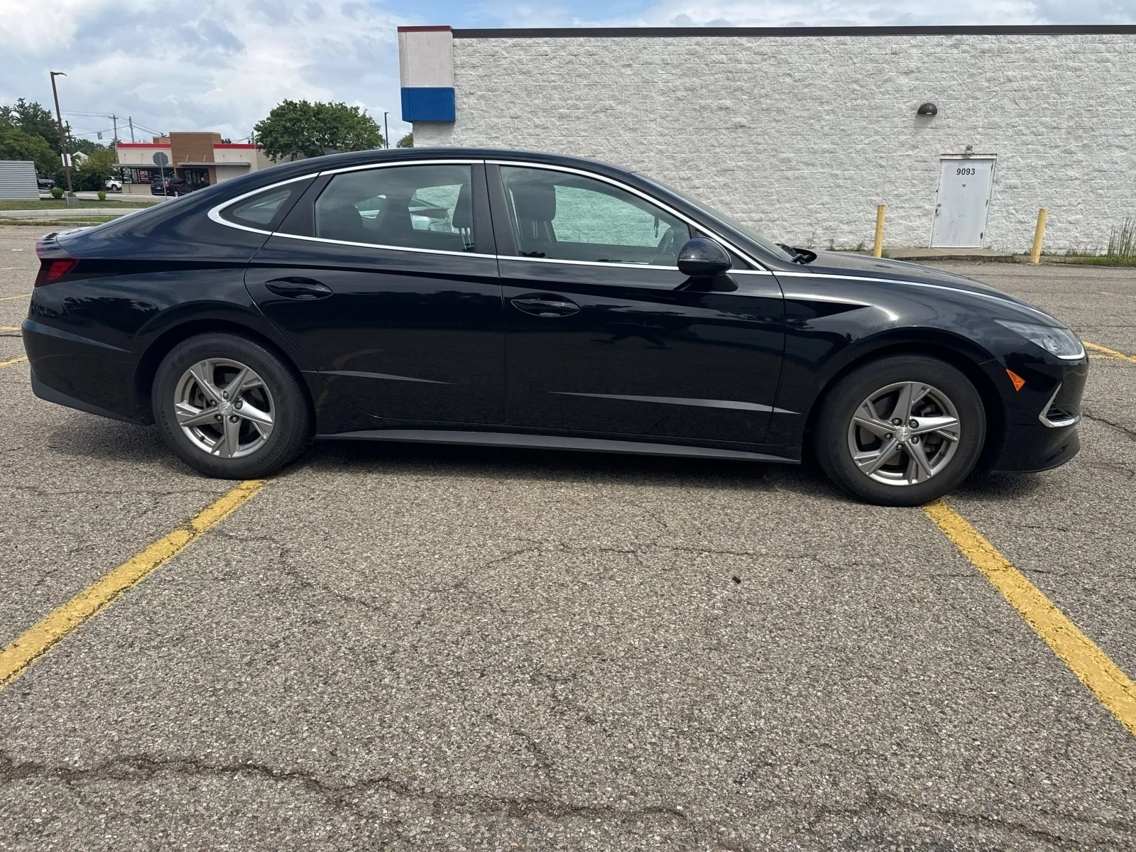 Used 2023 Onyx Black Hyundai SE image 20