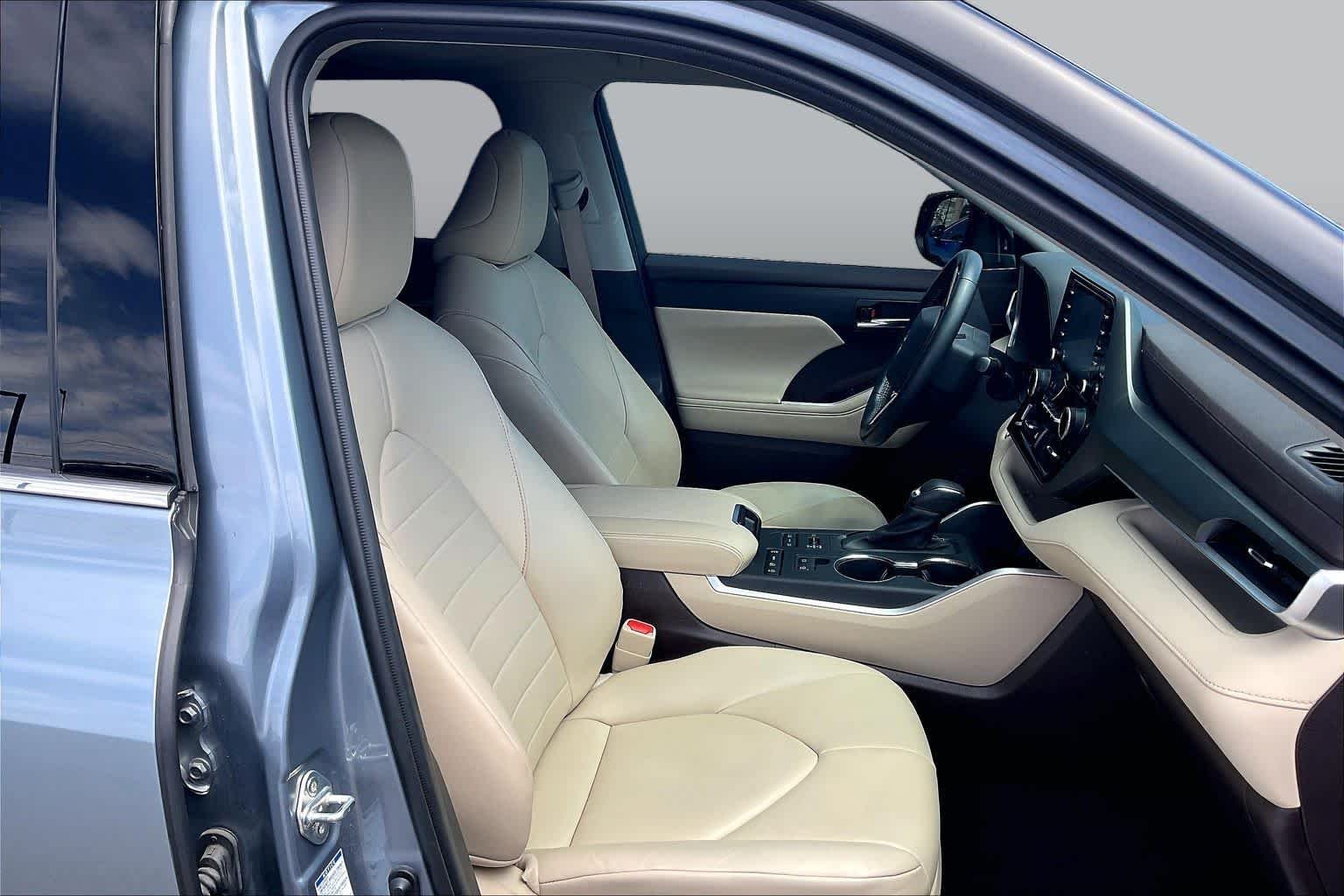 Used 2021 Moon Dust Toyota XLE image 9