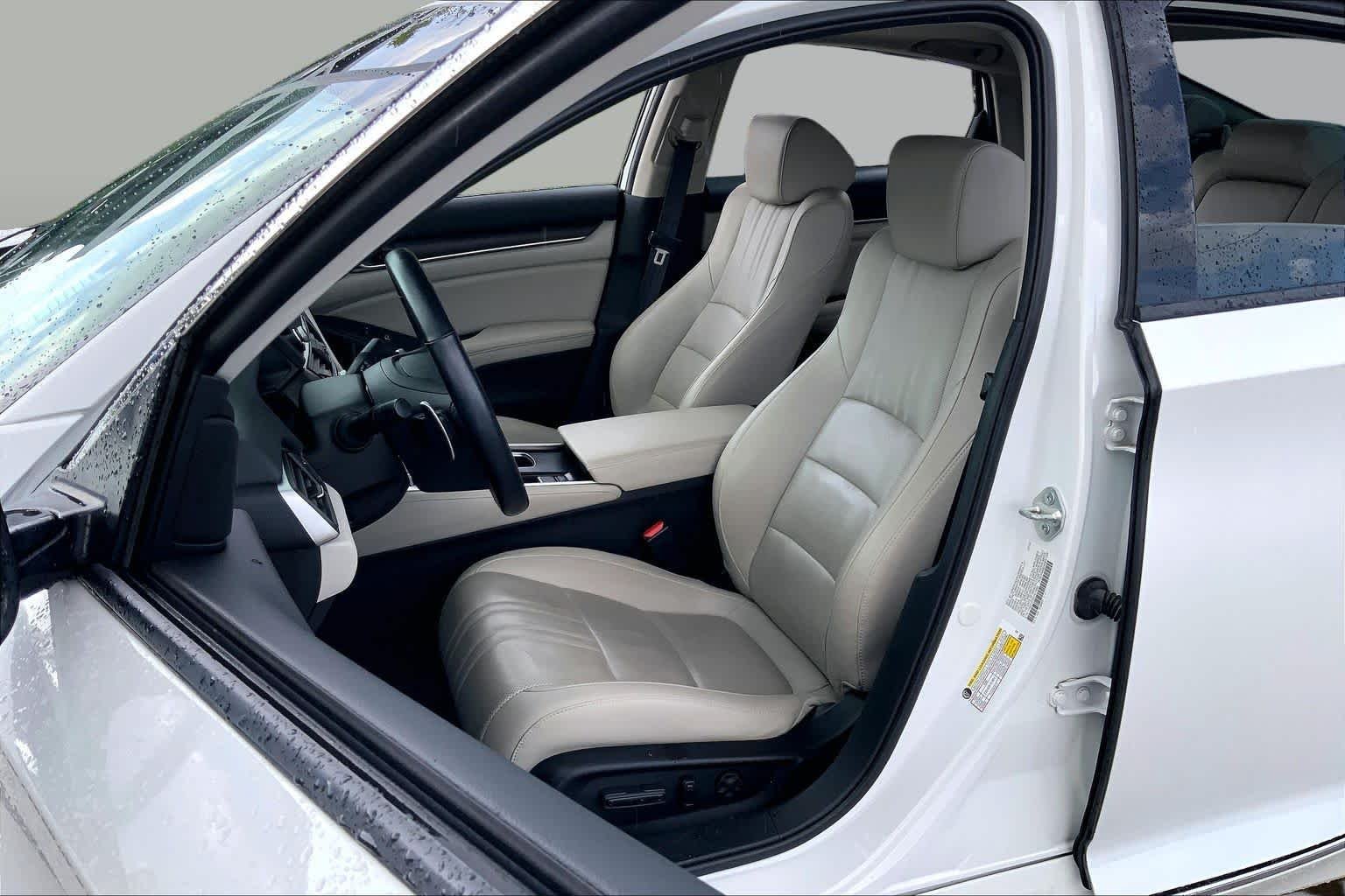 Used 2022 Platinum White Pearl Honda Touring image 7