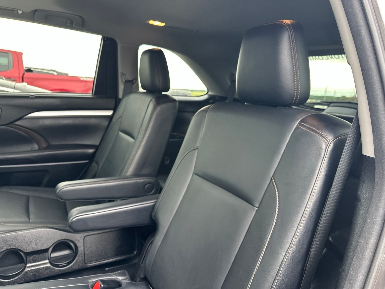 Used 2017  Toyota XLE image 23