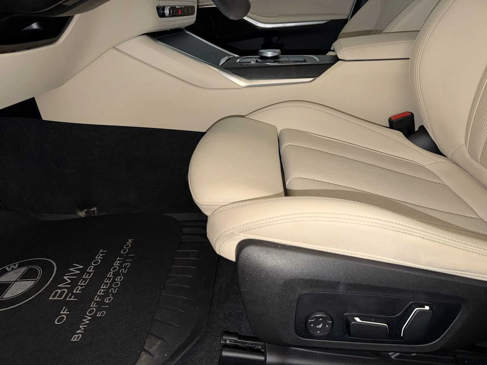 2024 BMW 3 Series 330i - Photo 10