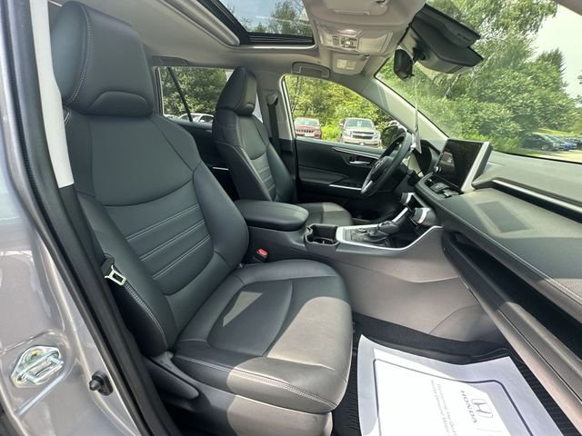 Used 2023 Silver Toyota XLE Premium image 27