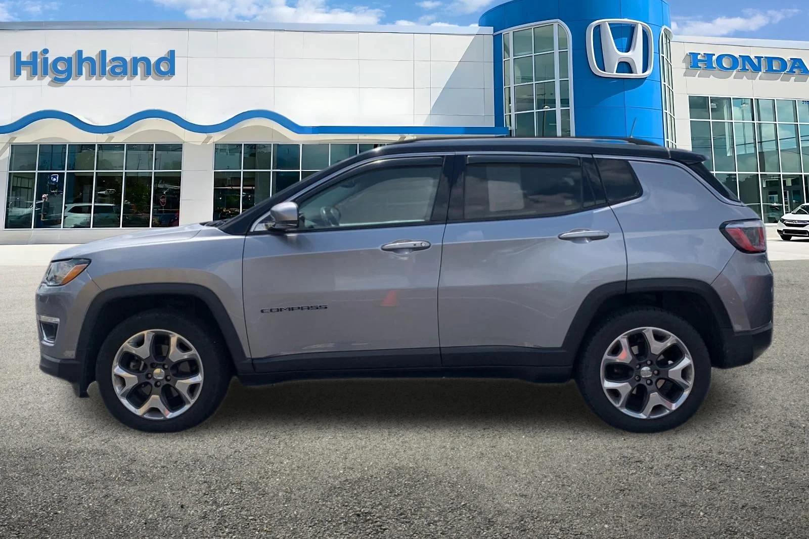 Used 2018 Silver Jeep Limited image 2